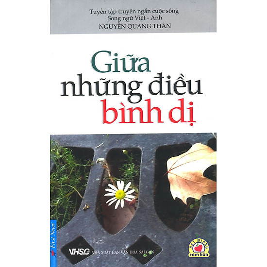 [Download Sách] Giữa Những Điều Bình Dị (Song Ngữ Việt - Anh)