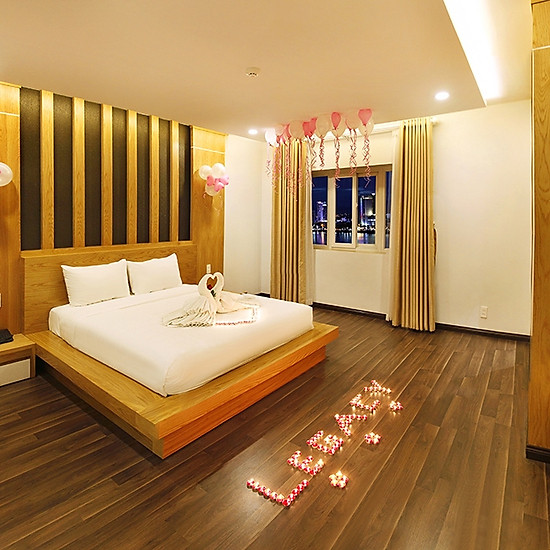 Khách sạn Legacy 3* có hồ bơi , gần cầu quay Sông Hàn Đà Nẵng