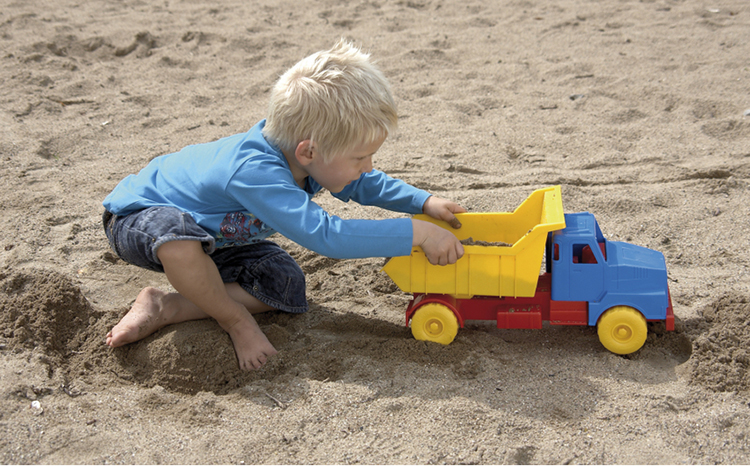Vì sao nên mua Xe Tải đồ chơi cho bé Dantoy 45cm cho bé