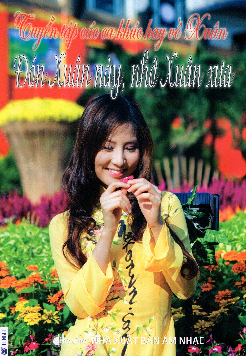 Bìa sách Tuyển Tập Các Ca Khúc Hay Về Xuân - Đón Xuân Này, Nhớ Xuân Xưa (Kèm CD)