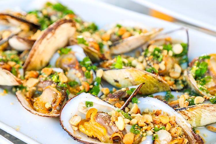 Buffet Trưa Với 70 Món Á, Âu, Việt Và Hải Sản Nướng - Nhà hàng - Liberty Hotel Saigon Parkview