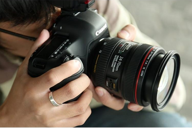 Lens Canon 24-70mm f/4 L IS (Hàng Nhập Khẩu) - Tặng Tấm Da Cừu Lau Ống Kính