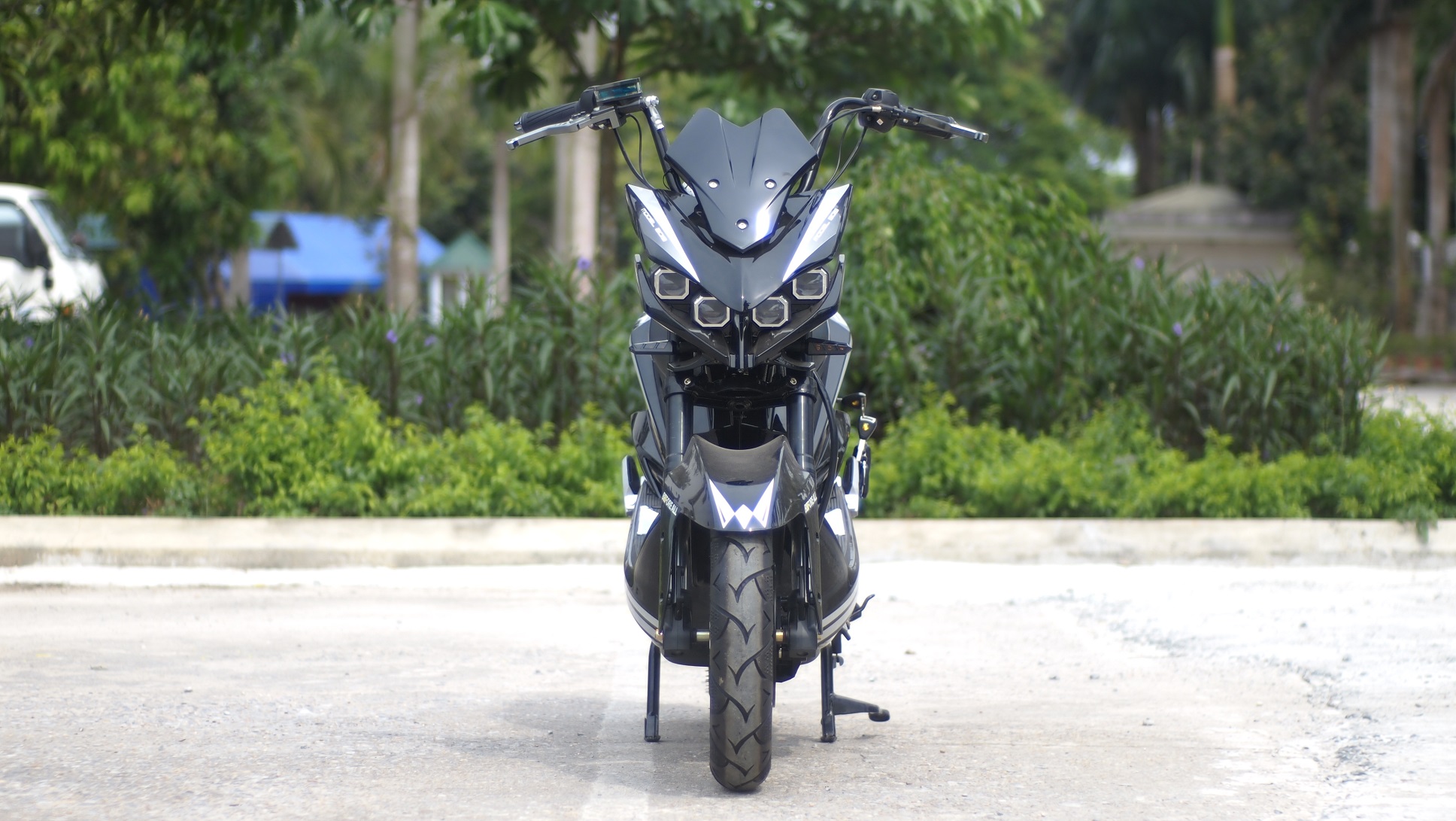 Xe Máy Điện Seeyes Jeek Batman