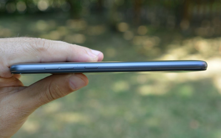 Điện Thoại Pocophone F1 - Hàng Chính Hãng