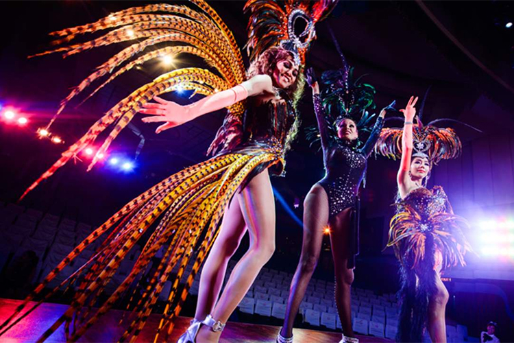 Vé Xem Alcazar Cabaret Show Ở Pattaya, Thái Lan - Ghế Deluxe