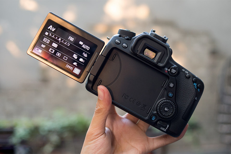 Máy ảnh Canon EOS 80D + Lens EF-S 18 - 135mm IS USM (Lê Bảo Minh)