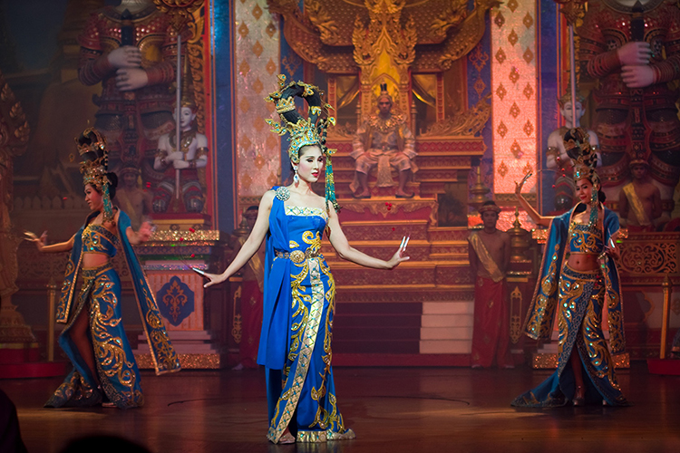 Vé Xem Alcazar Cabaret Show Ở Pattaya, Thái Lan - Ghế Deluxe