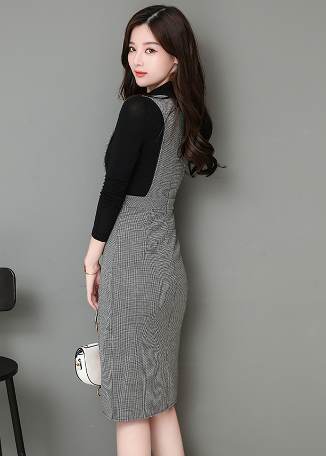 Set áo thun váy yếm xẻ tà caro S385