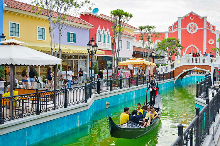 Vé Tham Quan The Venezia Hua Hin, Thái Lan - Gói A (Entrance Fee + 3D Art Gallory + Fontana Di Trevi Park + Mini Zoo + Mini Train + King&Queen)