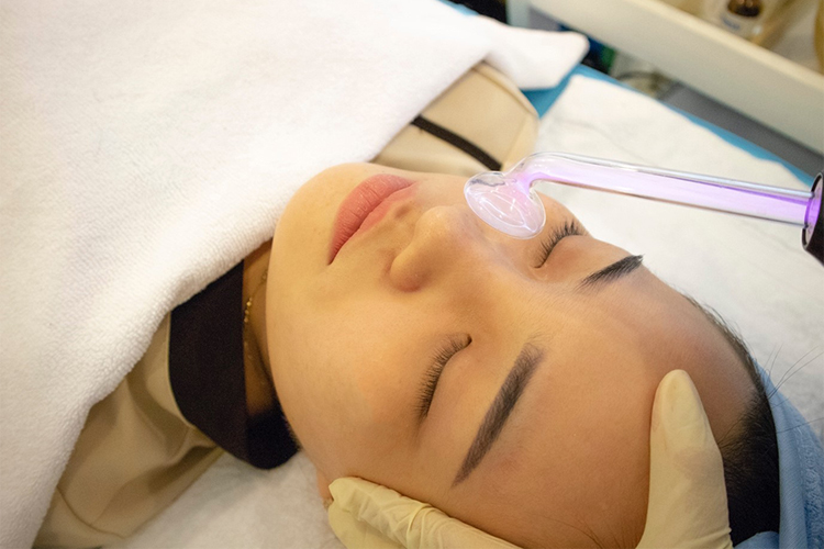 Hồng Beauty Clinic - Khám Da Và Điều Trị Mụn Bởi Bác Sĩ Da Liễu Chuyên Khoa