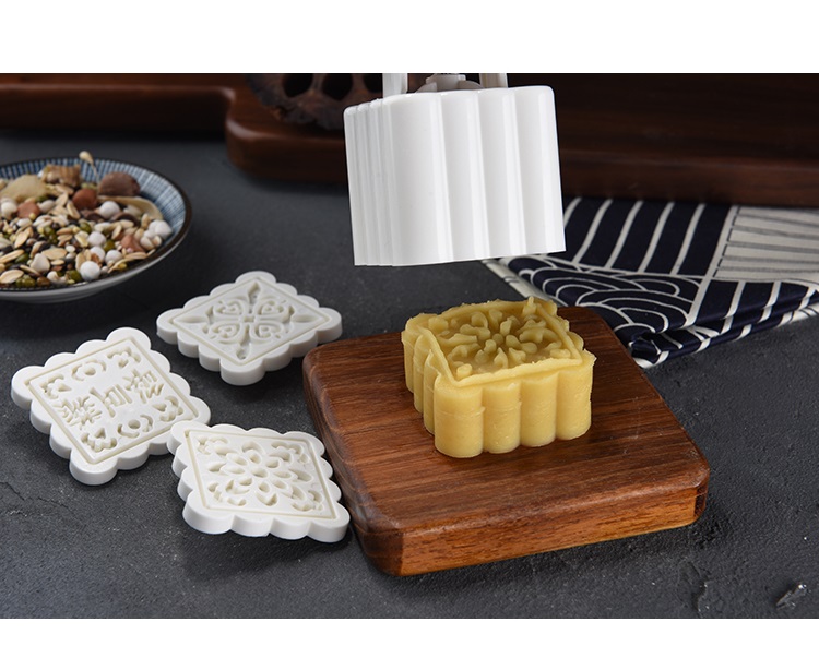 Khuôn bánh trung thu lò xo 4 mặt vuông 125G