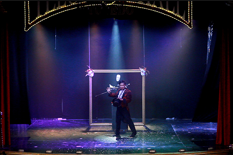 Vé Xem Show Ảo Thuật Tuxedo Magic Ở Pattaya, Thái Lan - Ghế Thường