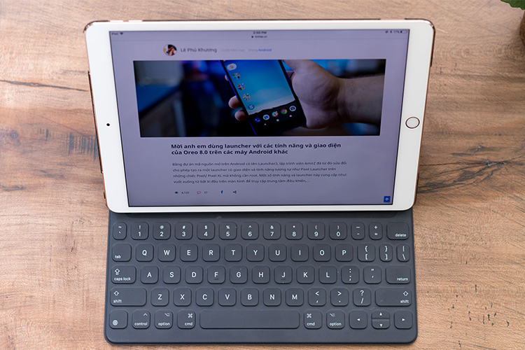 Ốp Kèm Bàn Phím Cho Ipad Pro 10.5 inch Apple MPTL2ZA/A - Hàng Chính Hãng