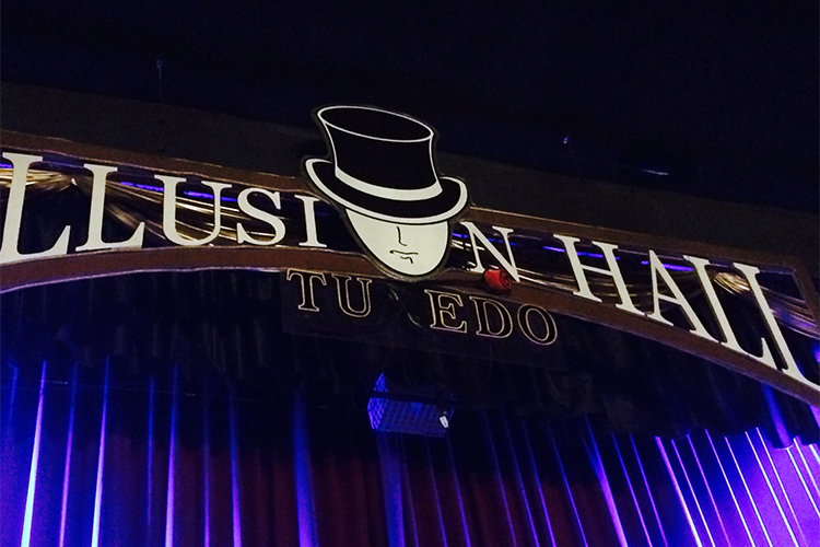 Vé Xem Show Ảo Thuật Tuxedo Magic Ở Pattaya, Thái Lan - Ghế Thường