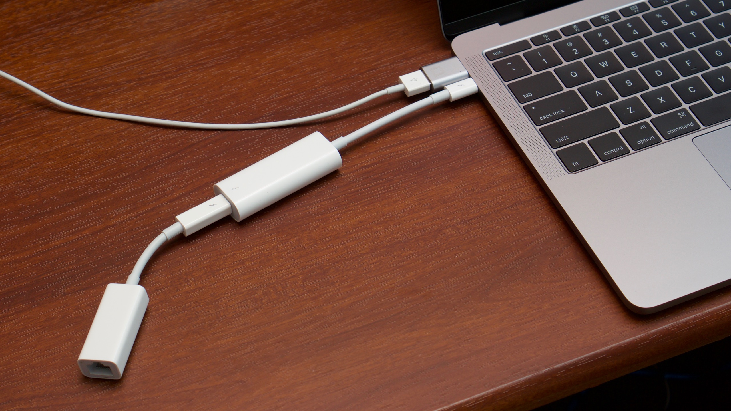 Dây Cáp Chuyển Đổi Thunderbolt 3 (USB Type-C) Sang Thunderbolt 2  Apple MMEL2ZP/A - Hàng Chính Hãng