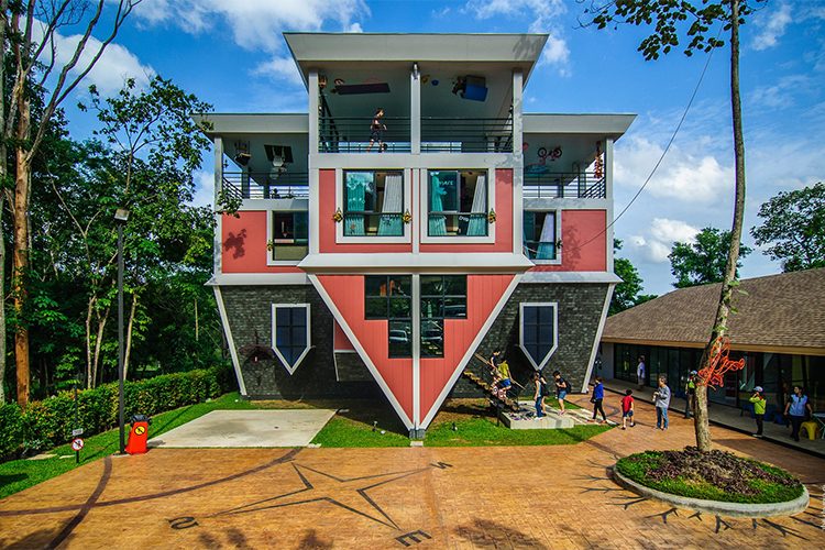 Vé Ngôi Nhà Úp Ngược The Upside Down House Phuket - Baan Teelanka & The Garden Maze