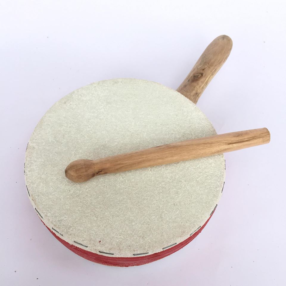 Trống da truyền thống có cán chơi trung thu