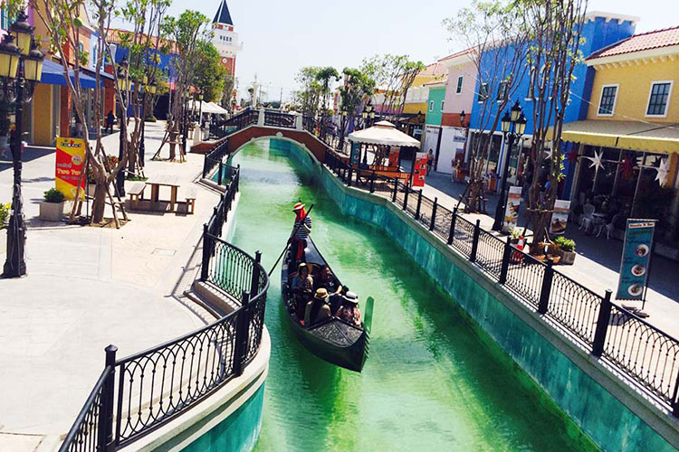 Vé Tham Quan The Venezia Hua Hin, Thái Lan - Gói A (Entrance Fee + 3D Art Gallory + Fontana Di Trevi Park + Mini Zoo + Mini Train + King&Queen)