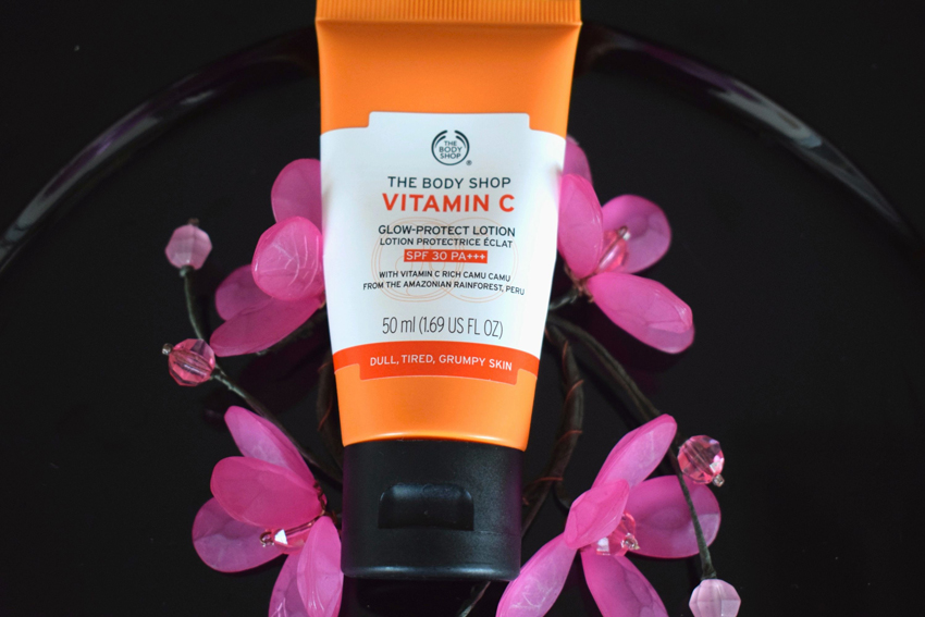 Kem Dưỡng Ẩm Ban Ngày Có Tinh Chất Chống Nắng SPF 30 Vitamin C The Body Shop (50ml)