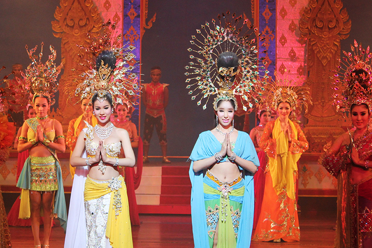 Vé Xem Alcazar Cabaret Show Ở Pattaya, Thái Lan - Ghế Deluxe