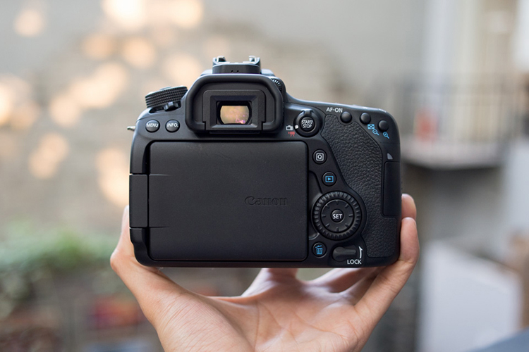 Máy ảnh Canon EOS 80D + Lens EF-S 18 - 135mm IS USM (Lê Bảo Minh)