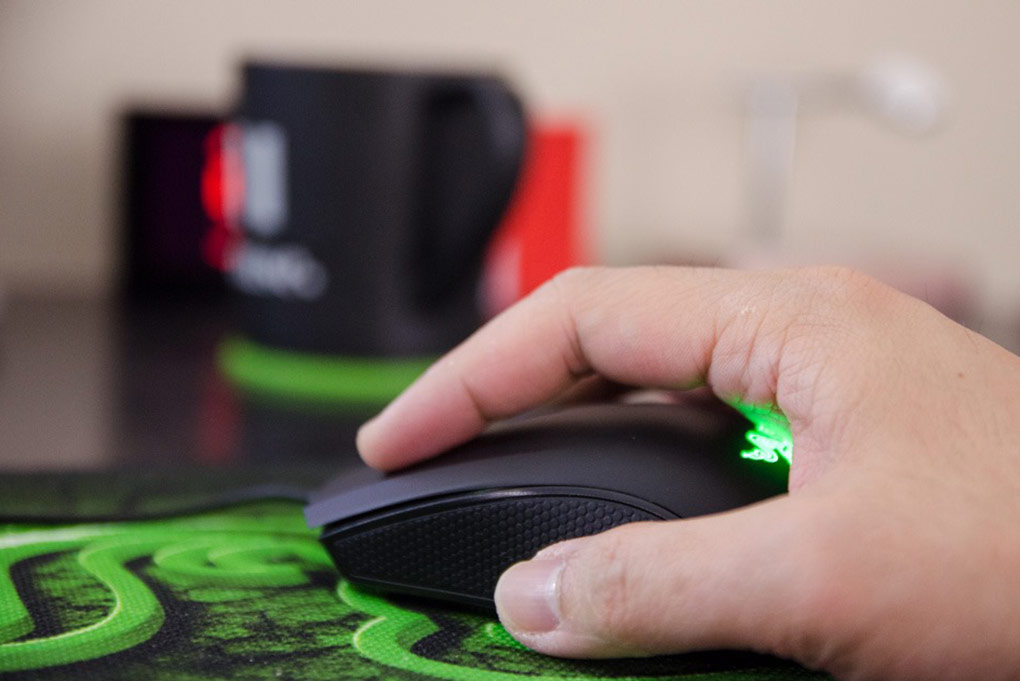 Chuột Chơi Game Có Dây Razer Abyssus V2 Essential Ambidextrous RZ01-01900100-R3A1 5000 DPI 4 Phím - Hàng Chính Hãng