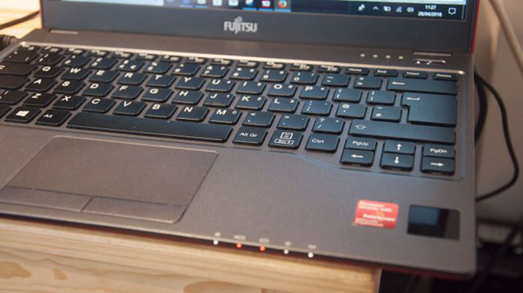 Laptop Fujitsu Lifebook U747-L00U747VN00000047 Core i5-7200U/Free Dos (14 inch) (Đen) - Hàng Chính Hãng