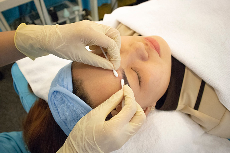 Hồng Beauty Clinic - Khám Da Và Điều Trị Mụn Bởi Bác Sĩ Da Liễu Chuyên Khoa