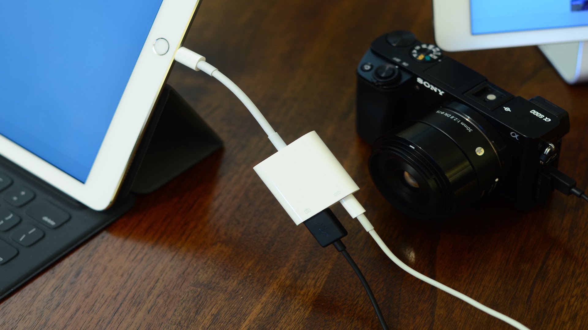 Dây Cáp Chuyển Đổi Lightning Sang SD Card Camera Reader Apple MJYT2ZA/A - Hàng Chính Hãng