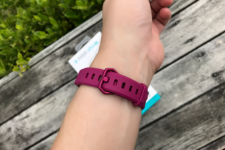 Vòng Theo Dõi Sức Khỏe Fitbit Alta HR - Hàng Chính Hãng