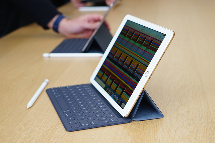 Ốp Kèm Bàn Phím Cho Ipad Pro 12.9 inch Apple MJYR2ID/A - Hàng Chính Hãng
