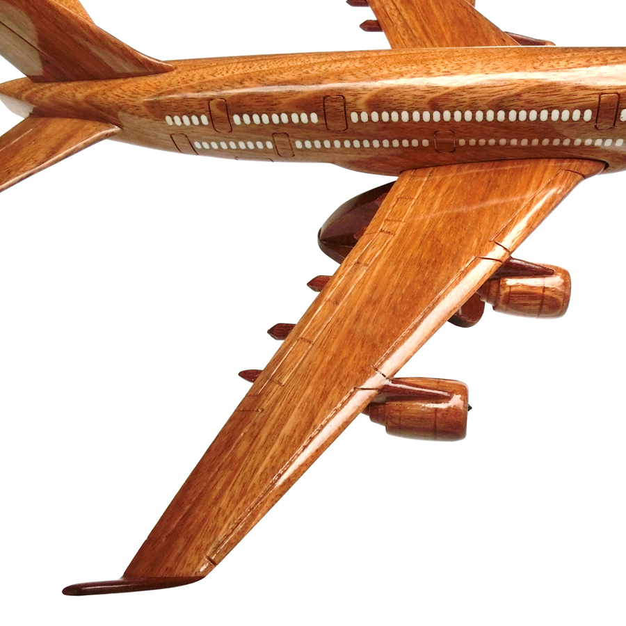 Hãy trải nghiệm cảm giác lướt trên không trung cùng mô hình máy bay gỗ Airbus A380 đẹp tinh tế. Hãy đến với ảnh liên quan để khám phá chi tiết đầy ấn tượng của mô hình này.