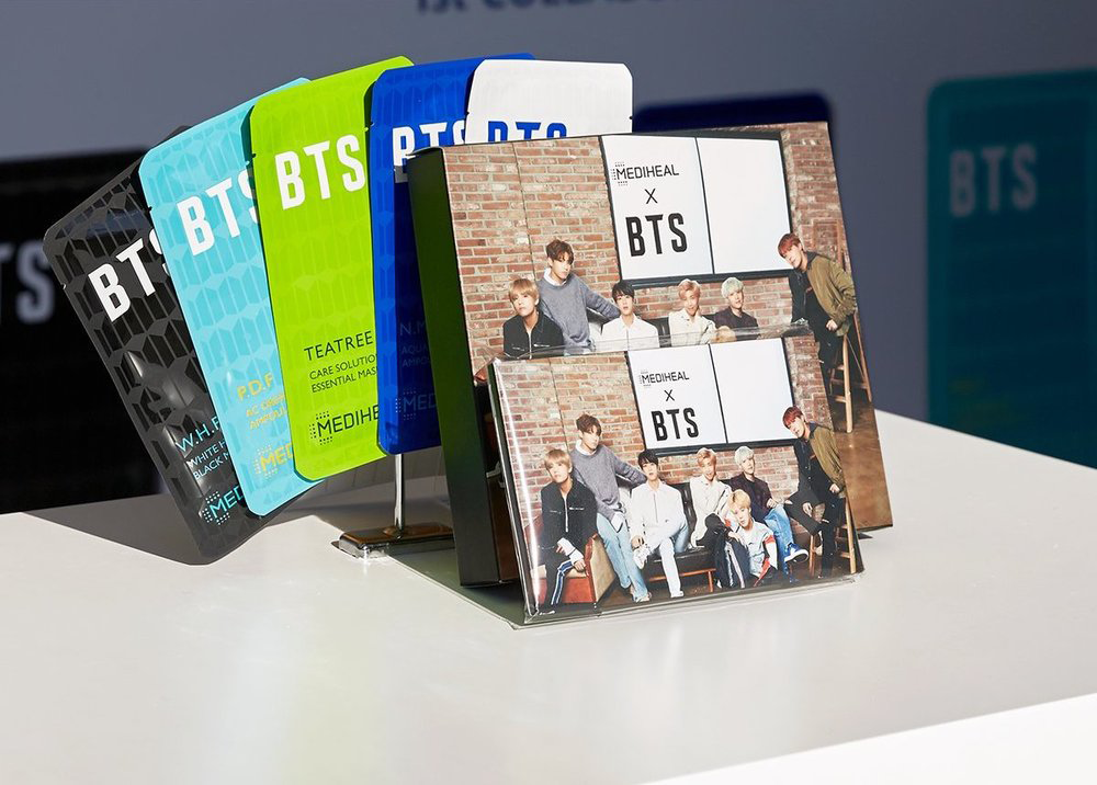 Bộ 10 Mặt Nạ Dưỡng Da Ẩm Mượt Đặc Biệt Mediheal With BTS - Moisture Barrier Care + 14 Photocard BTS  [PHIÊN BẢN ĐẶC BIỆT GIỚI HẠN]