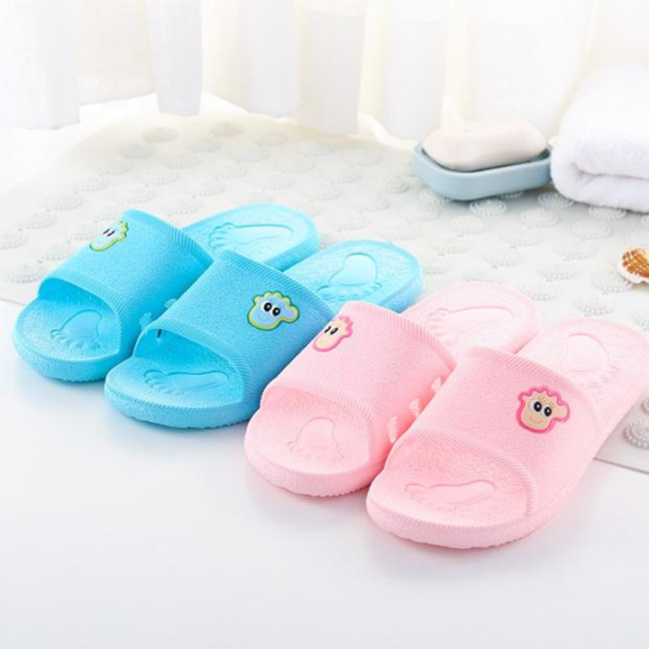 Dép nhựa mang trong nhà hình bàn chân (Free Size)