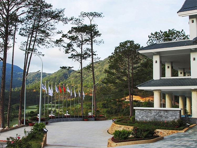 SAM Tuyền Lâm Golf Club 4* Đà Lạt - Giá Đặc Biệt, Buffet Sáng, Hồ Bơi, Xe Đưa Đón