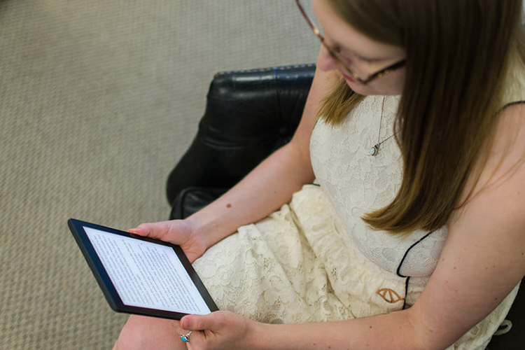 Máy Đọc Sách Kobo Aura One 8G - Hàng Nhập Khẩu