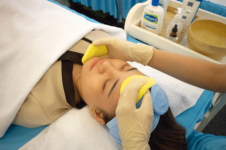 Hồng Beauty Clinic - Khám Da Và Điều Trị Mụn Bởi Bác Sĩ Da Liễu Chuyên Khoa