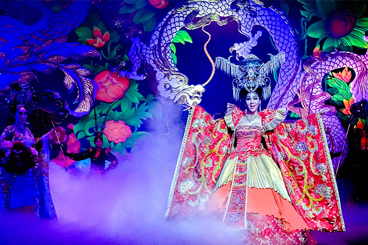 Vé Xem Alcazar Cabaret Show Ở Pattaya, Thái Lan - Ghế Deluxe