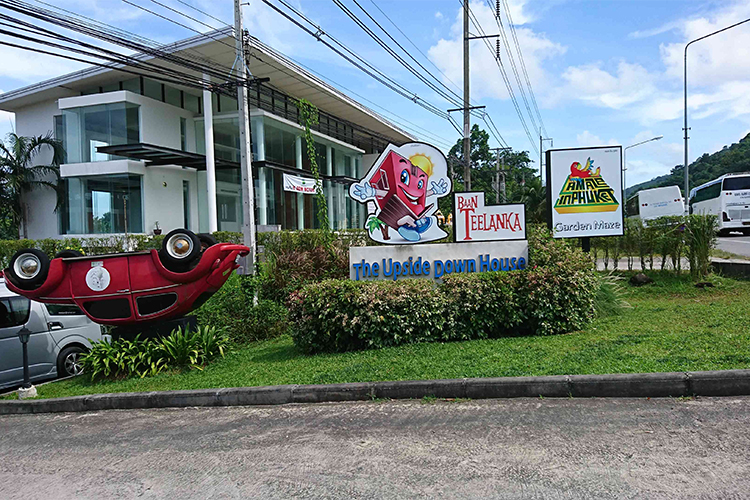 Vé Ngôi Nhà Úp Ngược The Upside Down House Phuket - Baan Teelanka & The Garden Maze