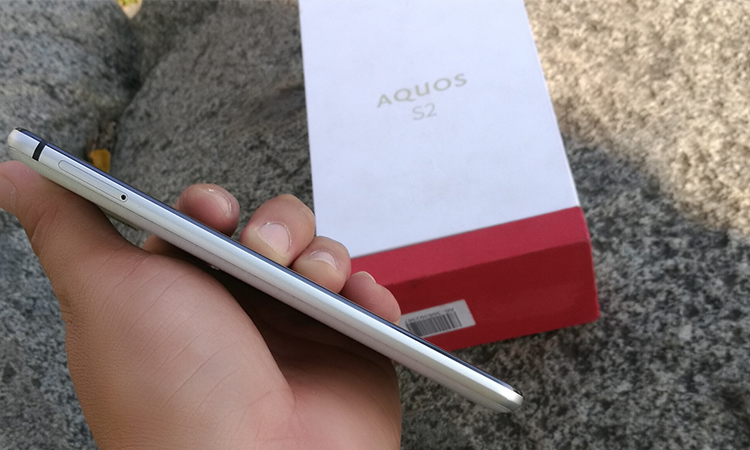 Điện Thoại Sharp AQUOS S2 - Hàng Chính Hãng - Xanh