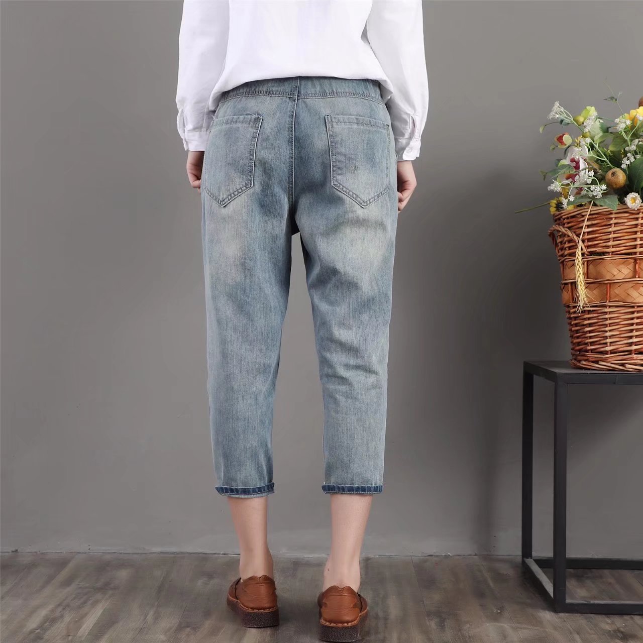 Quần bò nữ kiểu dáng trẻ trung phong cách -  vá màu than