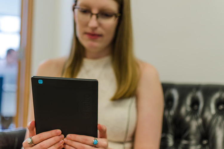 Máy Đọc Sách Kobo Aura One 8G - Hàng Nhập Khẩu