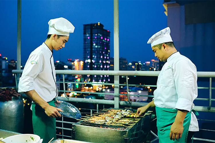 Buffet tối cuối tuần 70 món - Nhà hàng Liberty Hotel Saigon Parkview