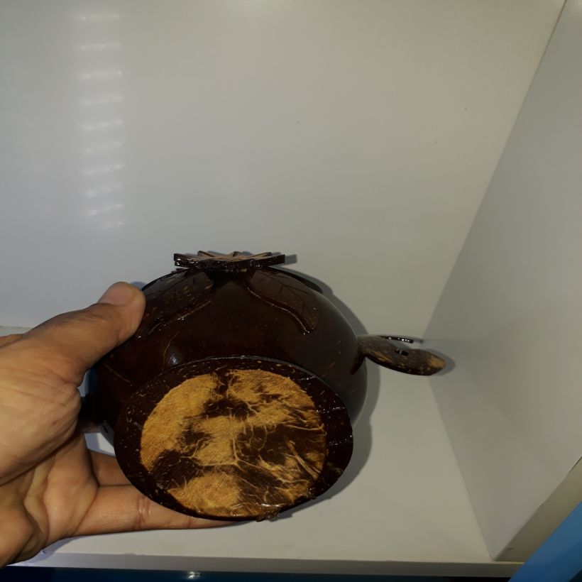 Bình hoa nghệ thuật làm bằng gáo dừa