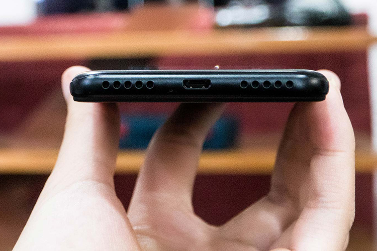 Bộ Điện Thoại Xiaomi Redmi 6 Pro (32GB/3GB) + Dán Cường Lực 5D Full Màn + Ốp Lưng - Hàng Nhập Khẩu