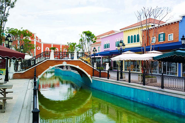 Vé Tham Quan The Venezia Hua Hin, Thái Lan - Gói A (Entrance Fee + 3D Art Gallory + Fontana Di Trevi Park + Mini Zoo + Mini Train + King&Queen)