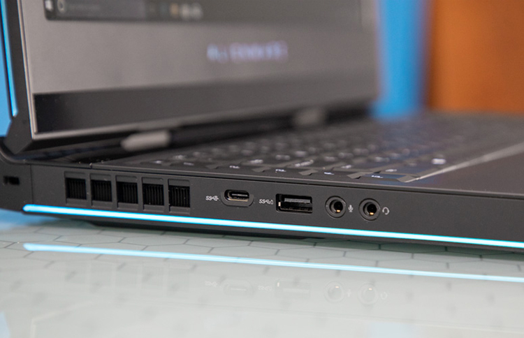 Laptop Dell Alienware 17R4-7005SLV Core i7-7700HQ/GTX 1060 6G/Win 10 (17.3" FHD) (Hàng Nhập Khẩu Chính Hãng)