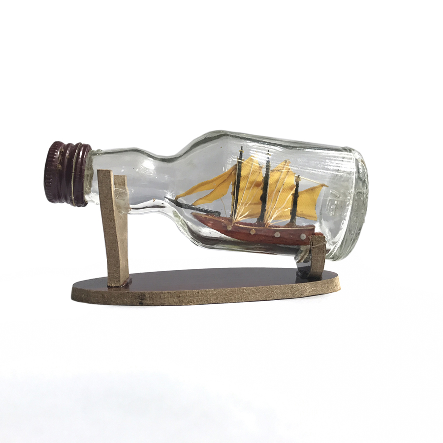 Mô hình thuyền gỗ trong chai thủy tinh