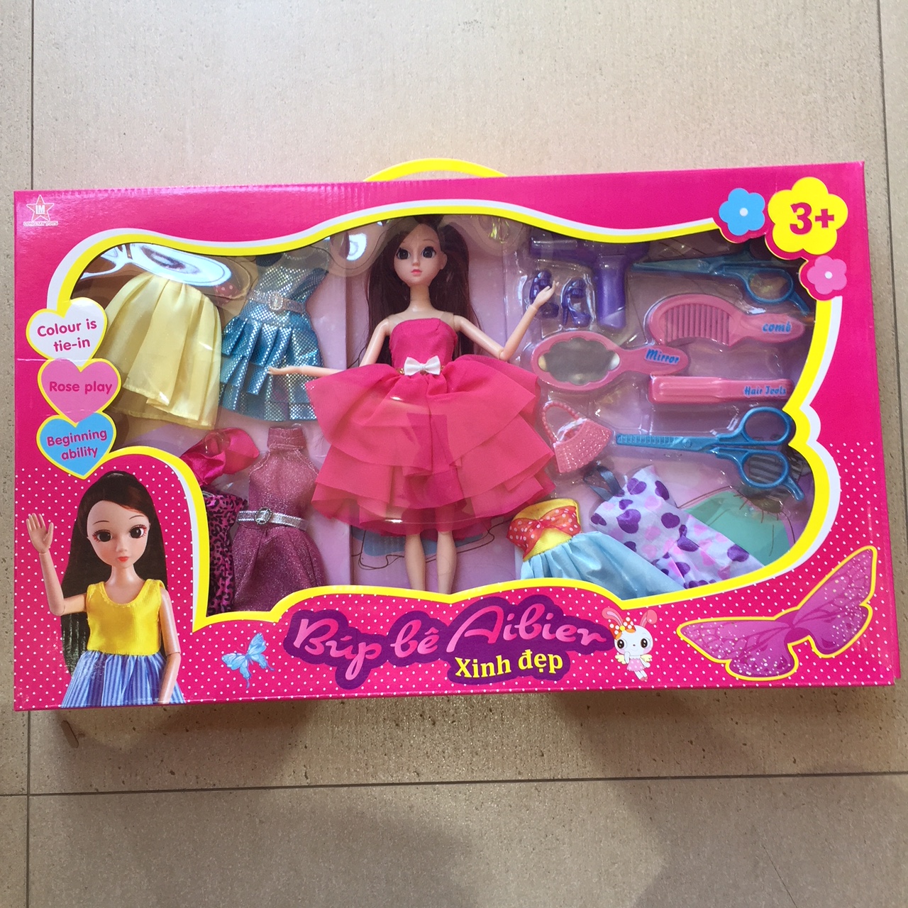 Búp bê Aibier xinh đẹp cùng 6 bộ váy và 8 phụ kiện