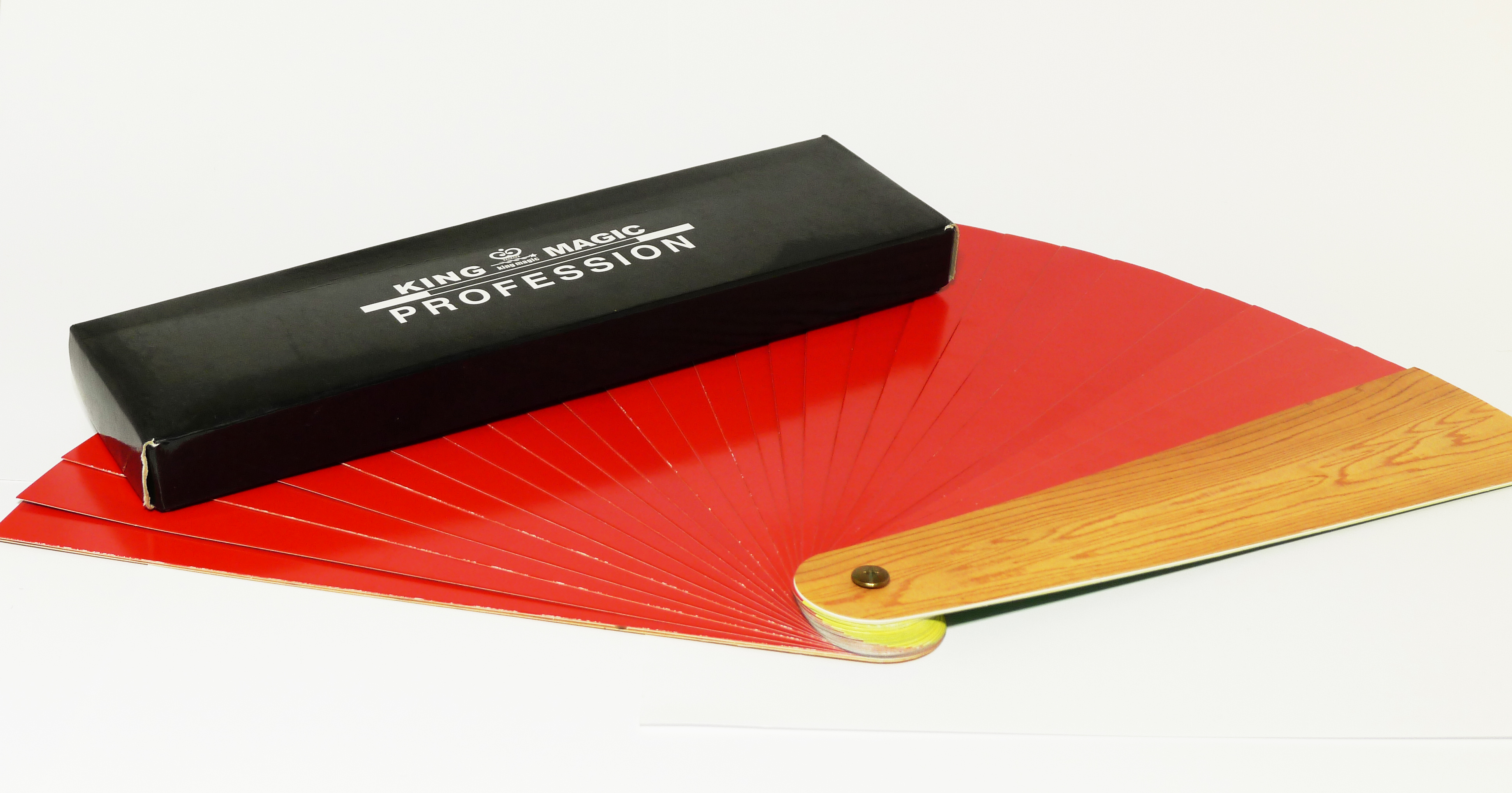 Đạo cụ ảo thuật  : Quạt xòe 4 màu sân khấu